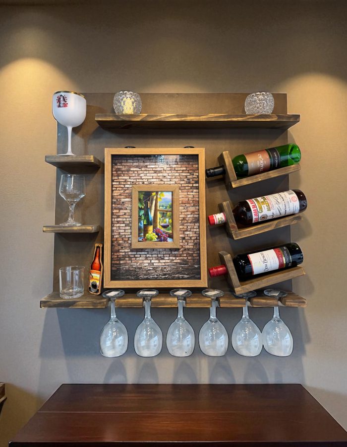 Adega de Vinho e Quadro Porta Rolhas